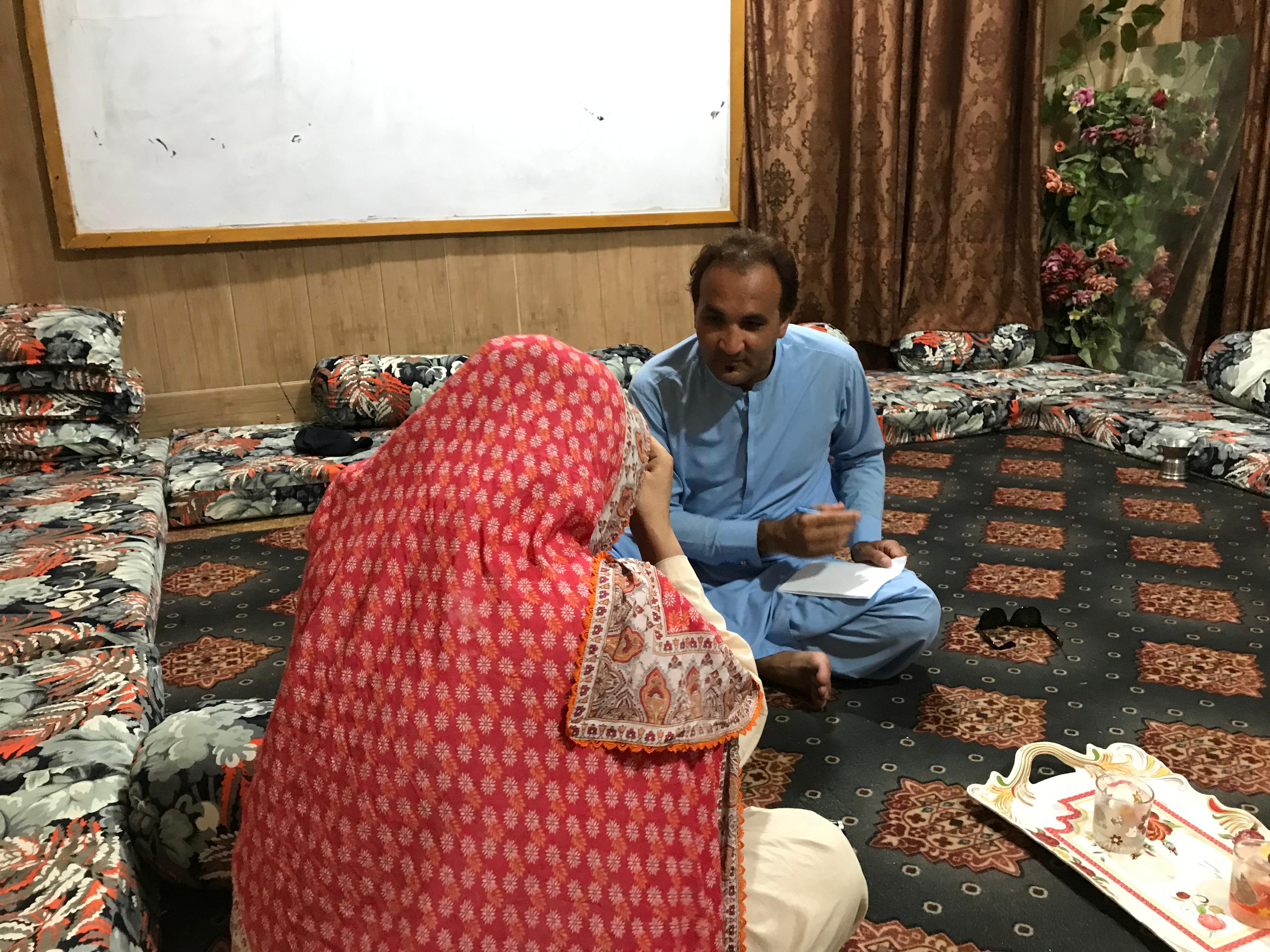 سماجی تعصب یا صحت کا حق؟ خیبر پختونخوا میں ایچ آئی وی سے متاثر خواجہ سراؤں کی مشکلات