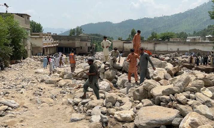 خیبرپختونخوا میں سیلاب سے تعلیمی نظام متاثر، 61 اسکول مکمل  تباہ