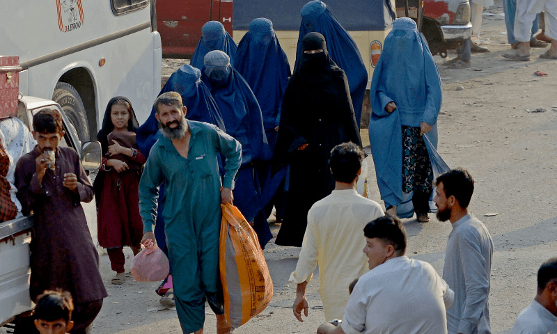 خیبر پختونخوا میں مقیم افغان پی او آر کارڈ ہولڈرز کو واپسی کی ہدایت،محکمہ داخلہ و قبائلی امور کے پی