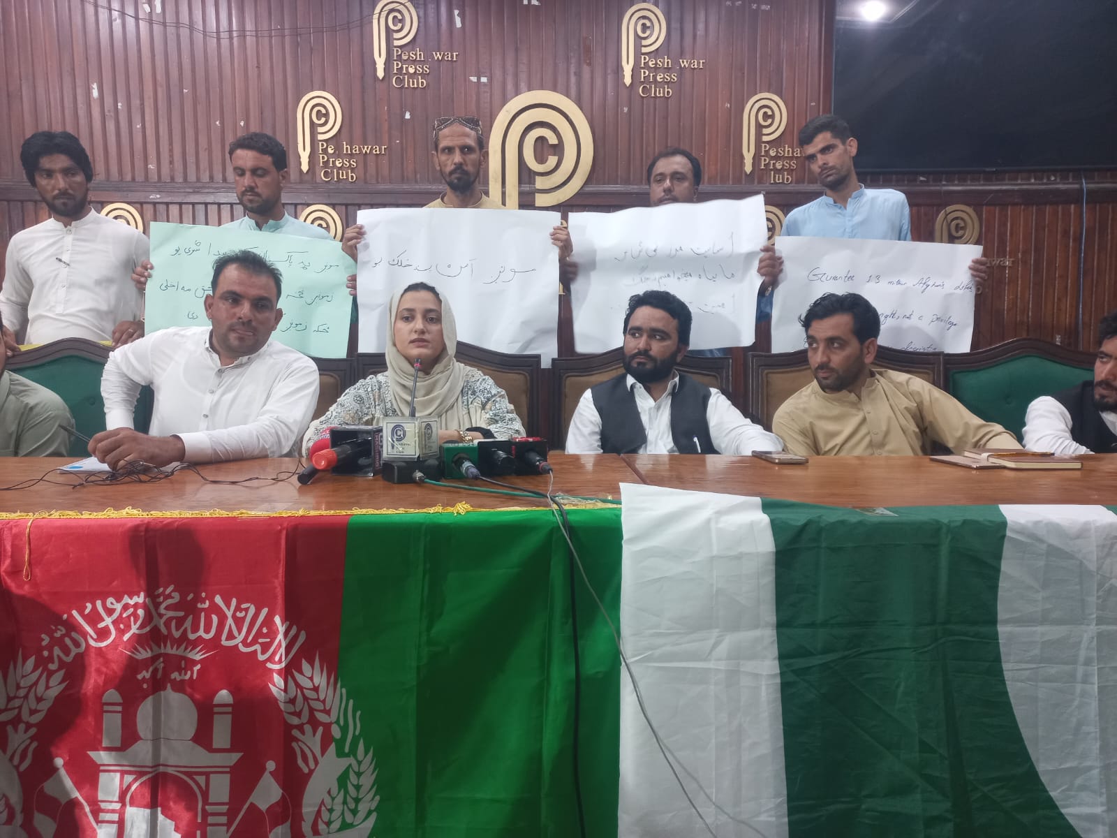 افغان طلباء نے تعلیم مکمل کرنے کے لیے پاکستان میں مزید 5 سال کا وقت مانگ لیا