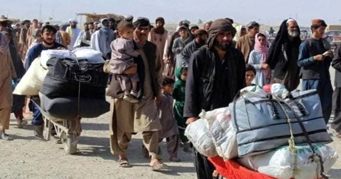 طورخم بارڈر  سے افغان پناہ گزینوں کی واپسی کا سلسلہ جاری