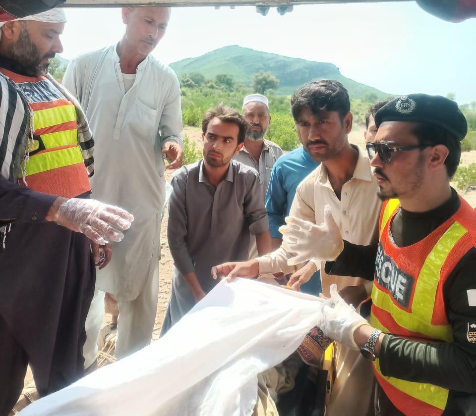 مردان: بھیڑ بکریوں کے تنازع پر فائرنگ، 2 بھائی جانبحق، ایک زخمی