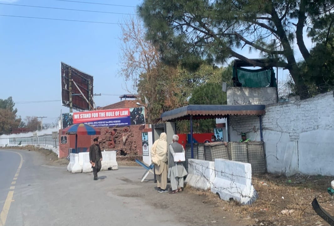 نوشہرہ: شہداء فنڈ میں رشوت اسکینڈل، اے ایس آئی گرفتار، ساتھی کی تلاش جاری