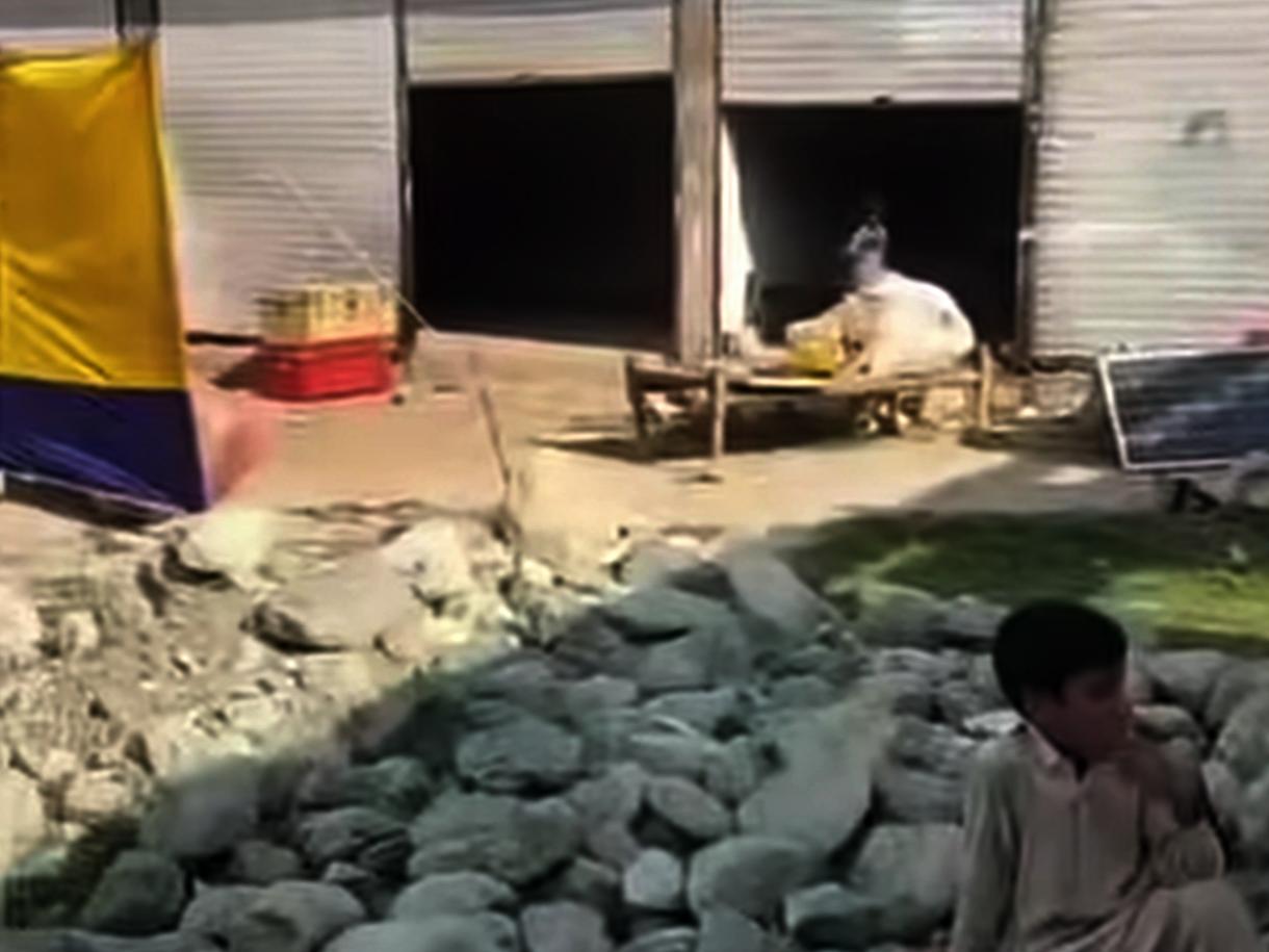باجوڑ کے بے گھر متاثرین، سکولوں سے بے دخلی کے بعد کھلے آسمان تلے بے یار و مددگار