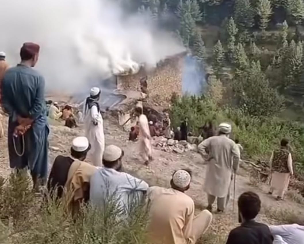 وادی تیراہ: فحش ویڈیو کے الزام میں گھر نذر آتش کرنے  کا واقعہ، لڑکا اور لڑکی  قتل 