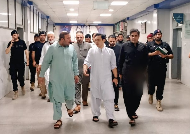 پشاور: جمیل چوک میں فائرنگ، پولیس اہلکار شدید زخمی