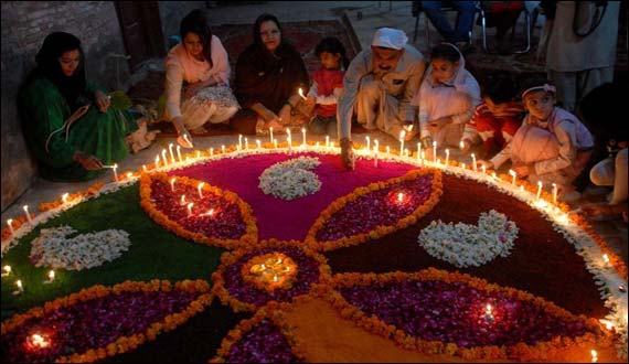 پاکستان بھر میں ہندو برادری آج دیوالی کا تہوار منارہی ہے