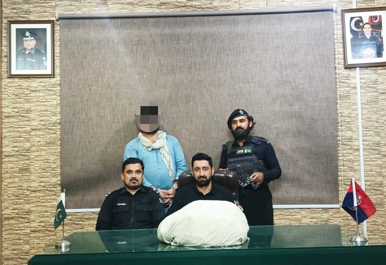 خیبر: جمرود پولیس کی کارروائی، بین الاقوامی آئس سمگلر گرفتار، 10 کلوگرام آئس برآمد
