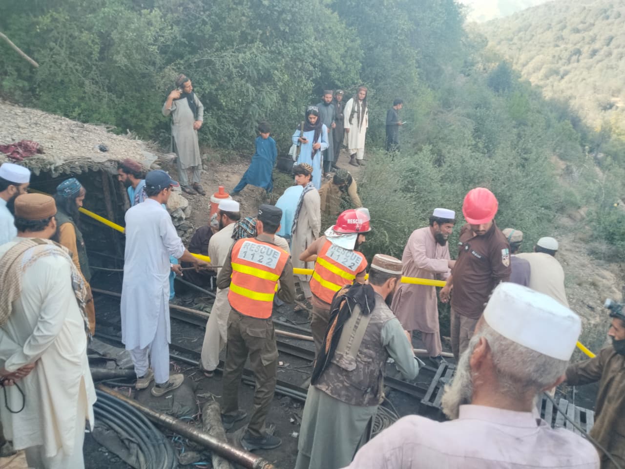 ضلع کرم:کوئلے کی کان میں پھنسے مزدوروں کو نکالنے کا آپریشن تیسرے روز بھی جاری