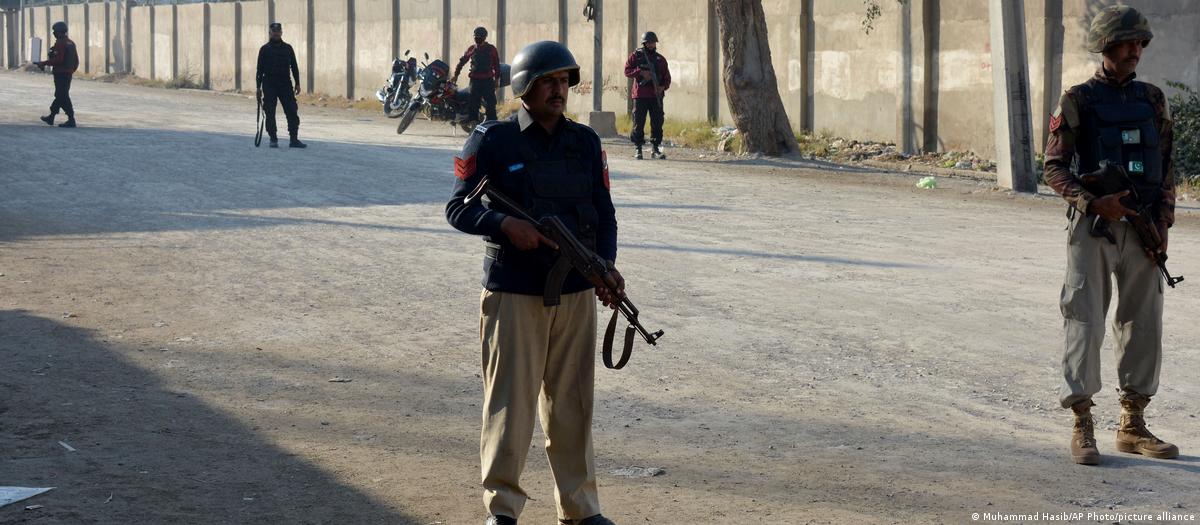 بنوں: بی ایچ یو میں بارودی مواد کا دھماکہ،  فورسز کا دہشتگردوں کے خلاف آپریشن جاری