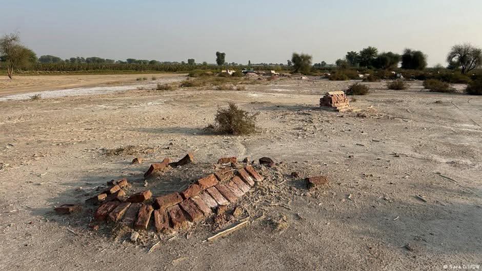 بے عزت عورتوں کا قبرستان، ’’یہ قبریں نہیں، انصاف کی گمشدہ فائلیں ہیں‘‘