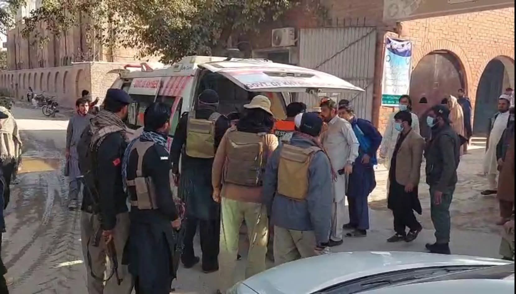 بنوں: اسسٹنٹ کمشنر کی گاڑی پر حملہ،اسسٹنٹ کمشنر شاہ ولی سمیت 4 افراد شہید، 2 اہلکار زخمی