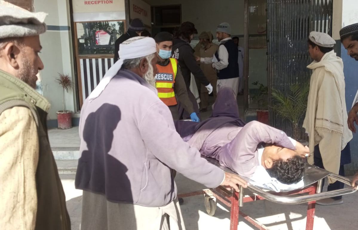 کوہاٹ : دو گروپوں کے درمیان  فائرنگ، ایک ہی خاندان کے 4 افراد جاں بحق، 2 زخمی