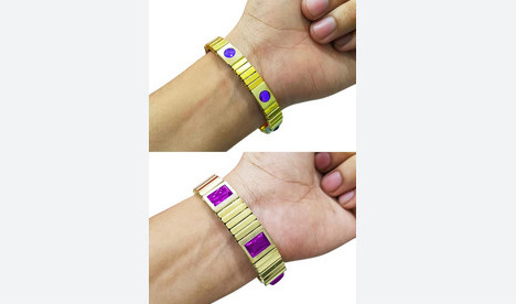 سنہری کڑے میں جڑا نیلا پتھر… اور دل میں اُترتی پرانی مسکراہٹیں