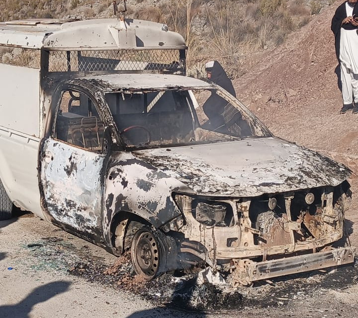 کرک:  پولیس موبائل پر دہشتگردوں کا حملہ، 5 اہلکار شہید