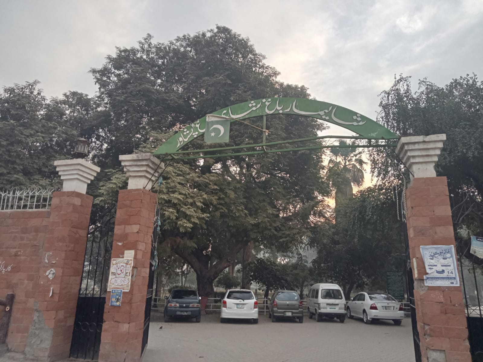 پشاور کا شاہی باغ: خواتین کے لیے تفریح اور میل جول کی نئی مثال کیسے بنا؟