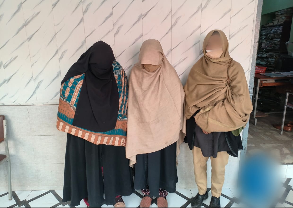 پشاور: پولیس کی کارروائیاں، خواتین کو لوٹنے والا گینگ بے نقاب، خطرناک سنیچر عمران عرف خامار گرفتار