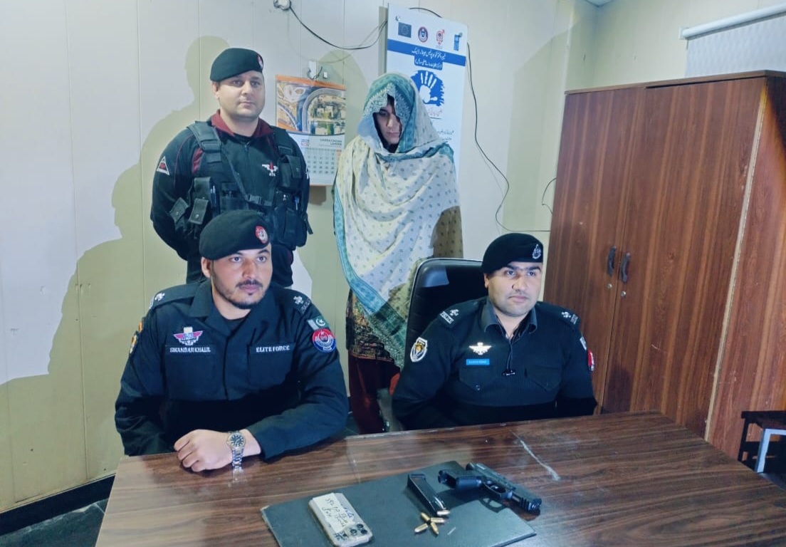 حیات آباد میں خواجہ سرا نے گن پوائنٹ پر شہری کو لوٹا، مگر کیسے؟