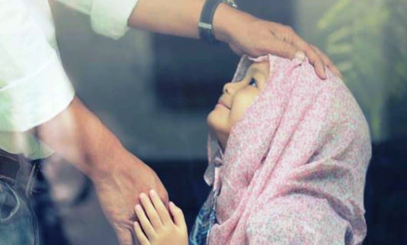 بیٹیوں کے گرد گھومتی روایتی زنجیریں