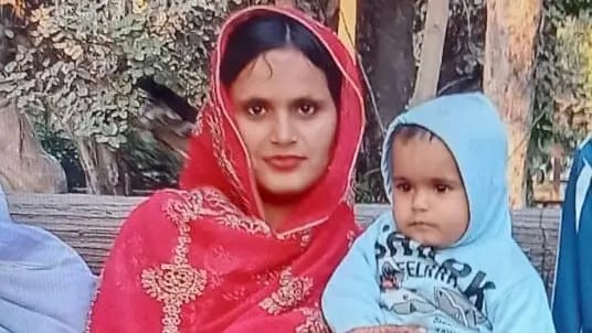 لاہور: بھاٹی گیٹ حادثہ، پولیس نے زبردستی بیوی اور بچی کے قتل کا اعتراف کرایا، خاتون کے شوہر کا الزام