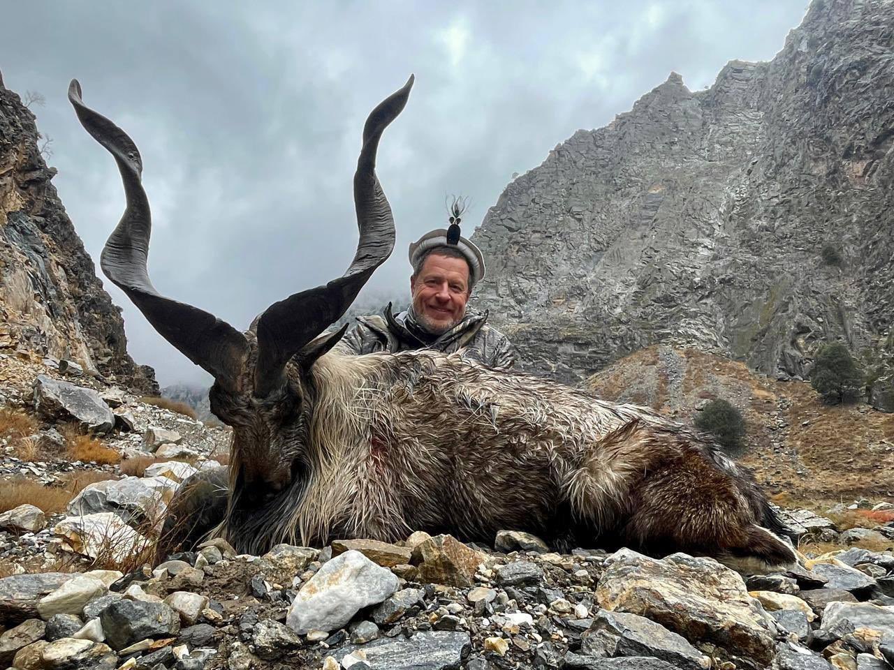 چترال میں روسی شکاری کا 41 انچ سینگوں والا مارخور شکار، تورغر میں ہمالین گورال کی پہلی سرکاری ٹرافی ہنٹنگ