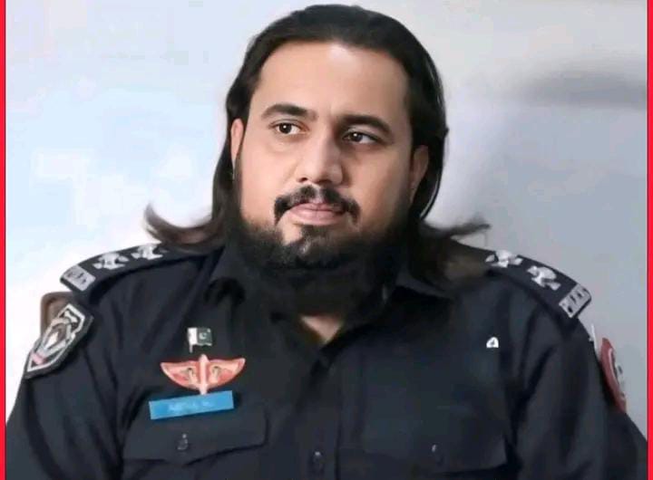 صوابی: افغان وزیر دفاع کی تصویر پروفائل پر لگانے پر ایس ایچ او عبدالعلی عہدے سے ہٹادیے گئے