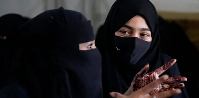 کیا طلاق یافتہ عورت کو ہمیشہ شک کی نظر سے ہی دیکھا جائے گا؟