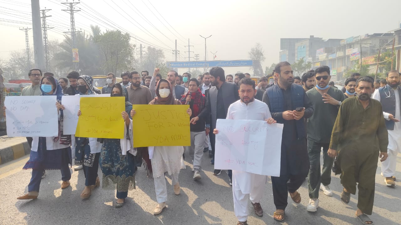 ڈاکٹر مہوش قتل کیس: جنوبی اضلاع اور مردان ڈویژن میں ینگ ڈاکٹرز ایسوسی ایشن کا الیکٹیو سروسز سے بائیکاٹ
