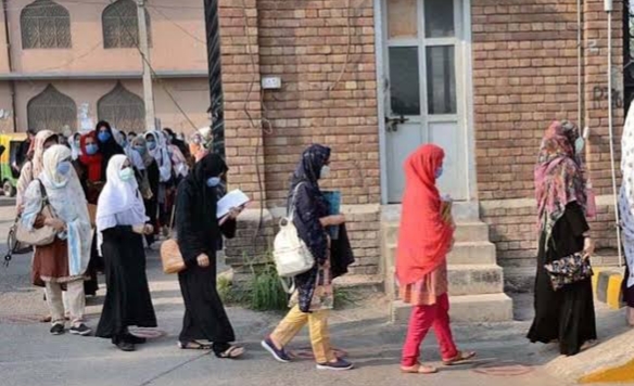 خیبر پختونخوا: جامعات میں طالبات کیلئے نئے قواعد و ضوابط نافذ