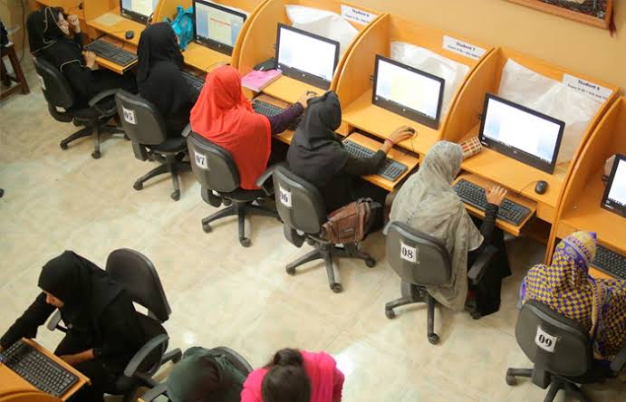 خیبر پختونخوا: خواتین کے لیے ڈیجیٹل انٹرنشپ پروگرام کا آغاز،ماہانہ مالی معاونت بھی شامل