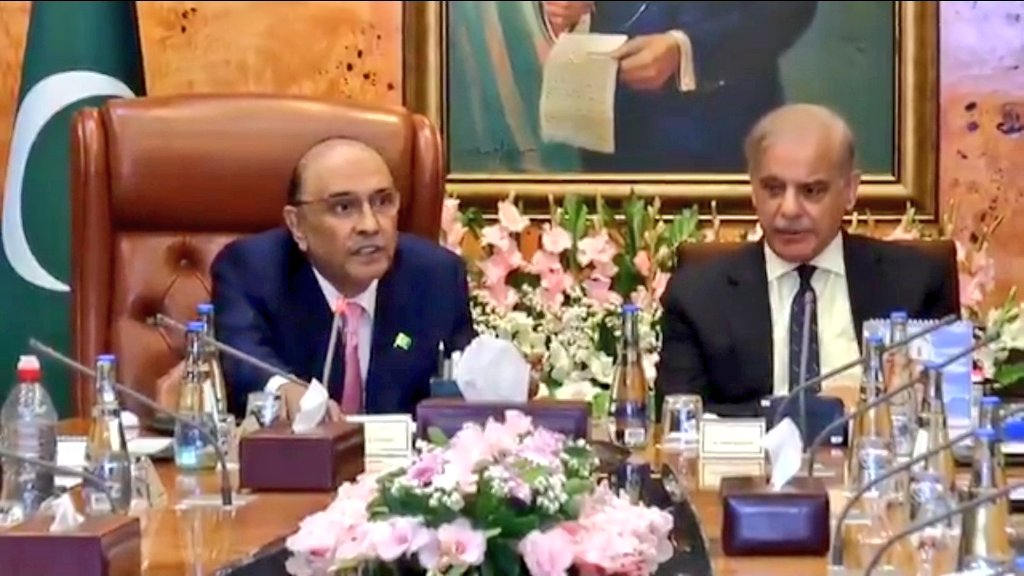 ایران-امریکا کشیدگی: ایوانِ صدر میں اہم اجلاس، عوامی ریلیف کے لیے بڑے فیصلے