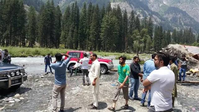 خیبرپختونخوا: عید کے دنوں میں صوبے کے سیاحتی مقامات پر کتنے لاکھ ملکی و غیر ملکی سیاح پہنچے؟