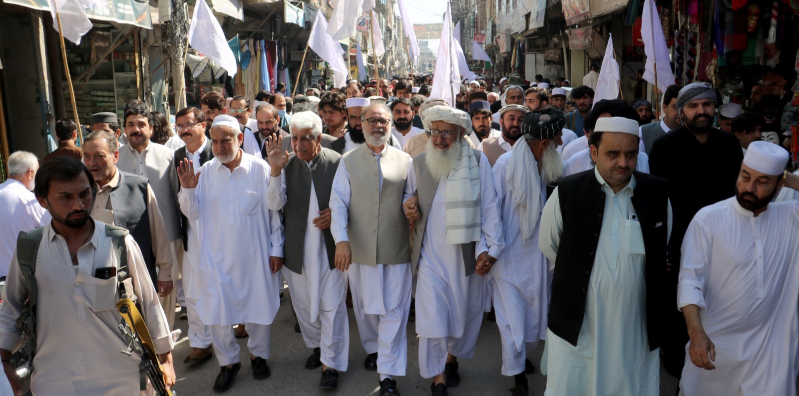 بنوں: امن پاسون کے شرکاء احتجاج کیوں کر رہے ہیں، حکومت سے کیا مطالبات کیے گئے؟