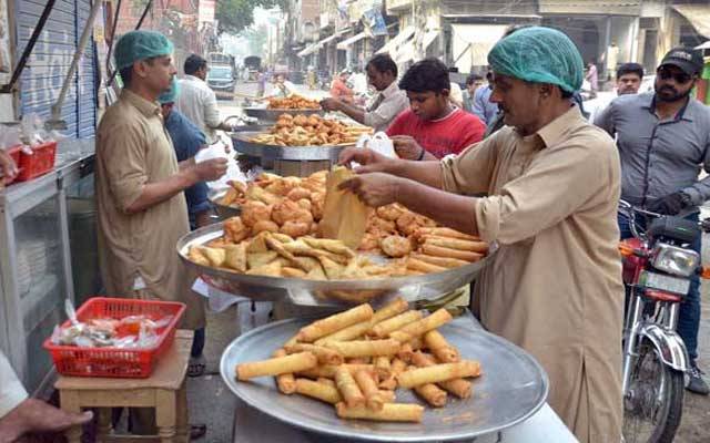 رمضان میں تلی ہوئی غذائیں: کن بیماریوں کا خطرہ بڑھ جاتا ہے