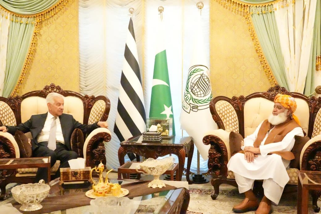 مولانا فضل الرحمن کی تجویز پر ڈیرہ اسماعیل خان میں انٹرنیشنل کارگو ائیرپورٹ بنانے کا فیصلہ