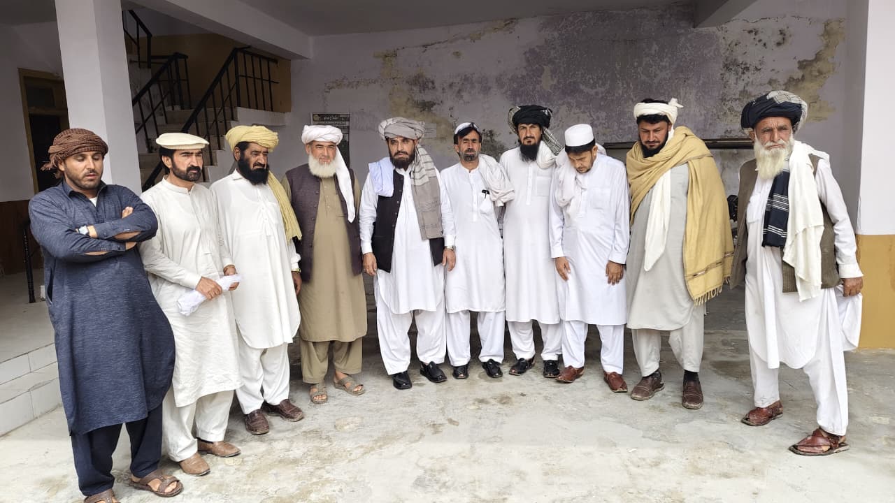 بنوں: کیا سی  پیک اور دیگر منصوبوں کے لیے حاصل زمینوں کا معاوضہ اور ملازمتیں بکاخیل اقوام کو ملیں گی؟