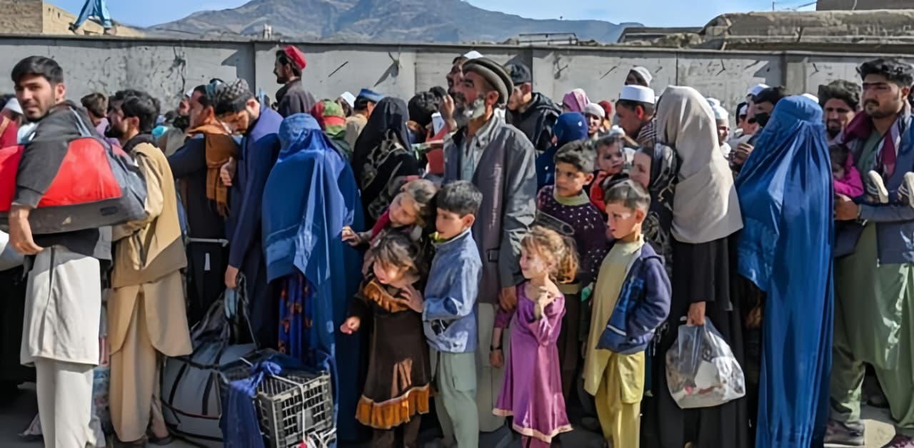 خیبر: لنڈی کوتل ہولڈنگ کیمپ میں افغان شہریوں سے جعلی ٹوکن پر بھتہ، ملزمان کون اور کتنے گرفتار؟