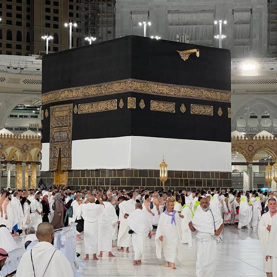 بار بار حج کرنا: لوگوں کے نزدیک یہ دکھاوا کیوں سمجھا جاتا ہے؟