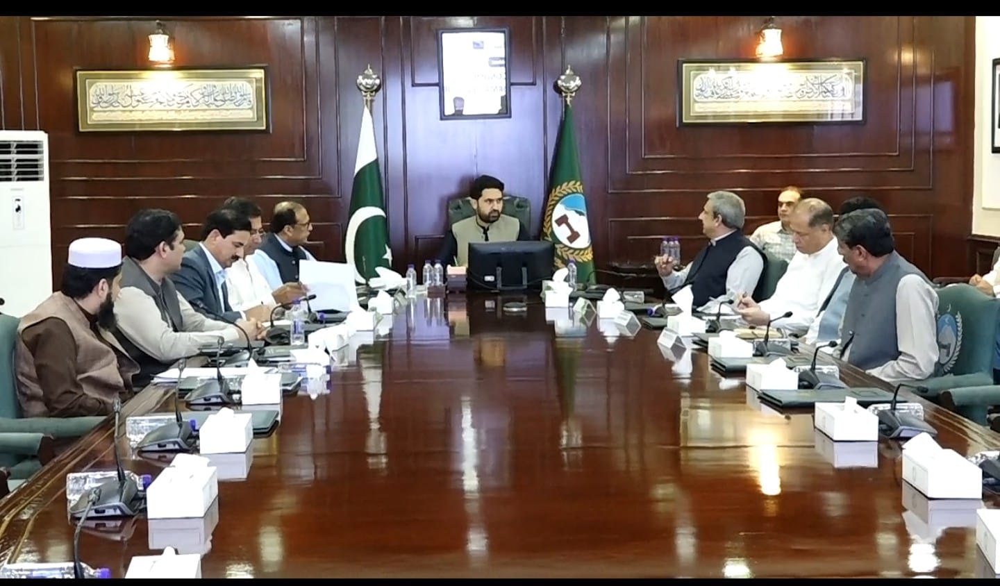خیبرپختونخوا: دہشت گردوں کو سہولت دینے والے سرکاری ملازمین کے خلاف کارروائی کا فیصلہ