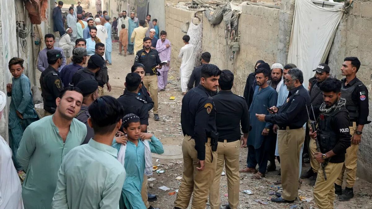 پشاور: افغان شہریوں کو پاکستانی شناختی کارڈ اور شجرہ نسب میں شامل کرنے کا نیٹ ورک بے نقاب