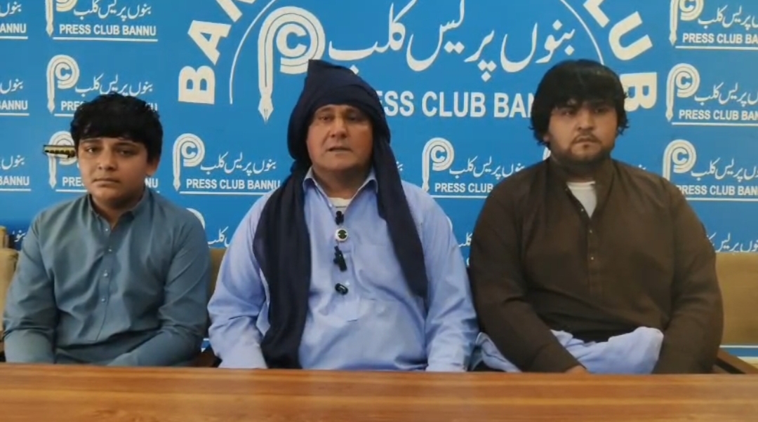 بنوں: بیٹے اور بھائی سے لاتعلقی کے مزید دو اعلانات، وجہ کیا ہے؟