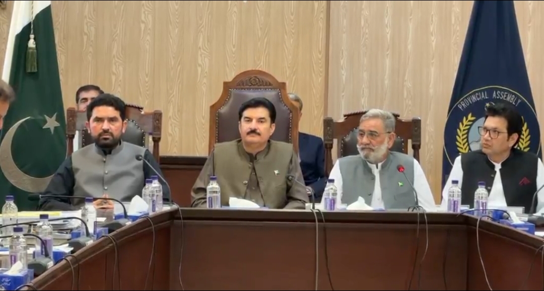 خیبرپختونخوا حکومت اور اپوزیشن جماعتوں کی مشترکہ پریس کانفرنس، کن مسائل پر وفاق سے مطالبات کیے گئے؟