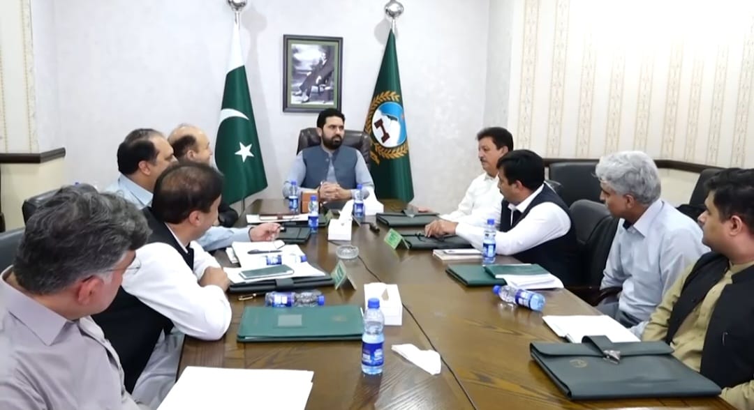 خیبرپختونخوا میں چیف منسٹر ماڈل سکولز کا منصوبہ، کتنے اضلاع مستفید ہوں گے؟