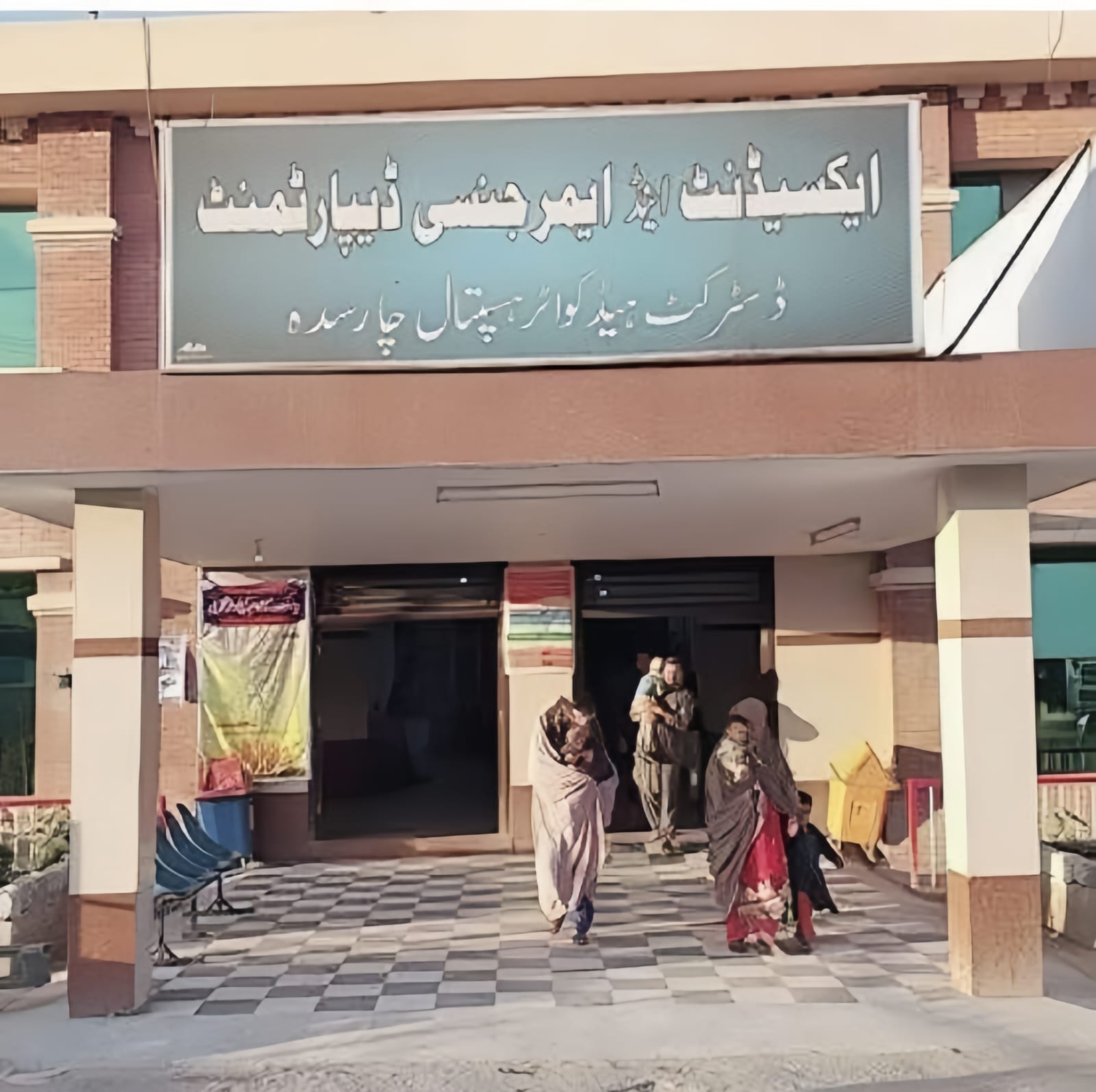 چارسدہ:  ڈی ایچ کیو ہسپتال میں مبینہ غفلت، شعبہ کارڈیالوجی کے سربراہ کو شوکاز نوٹس