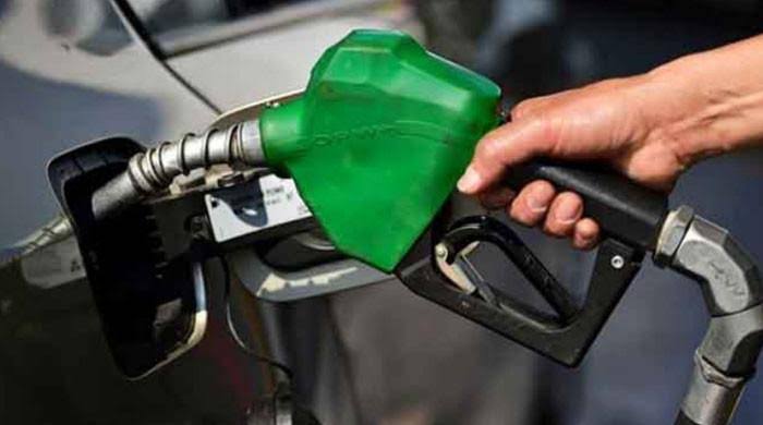 پیٹرول اور ڈیزل سستا ہونے کا امکان، عوام کو کتنا ریلیف ملنے والا ہے