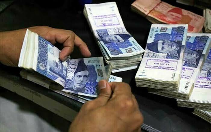 خیبر پختونخوا کے قرضوں کا بوجھ کتنا بڑھ گیا؟ ترقیاتی بجٹ سے بھی زیادہ رقم مختص
