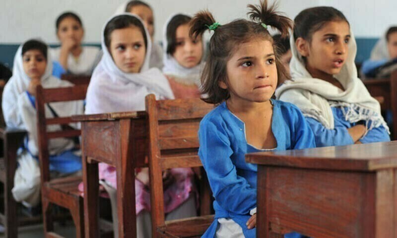 خیبر پختونخوا: چار ماہ بعد سرکاری سکول داخلہ مہم کی کارکردگی کیا رہی؟
