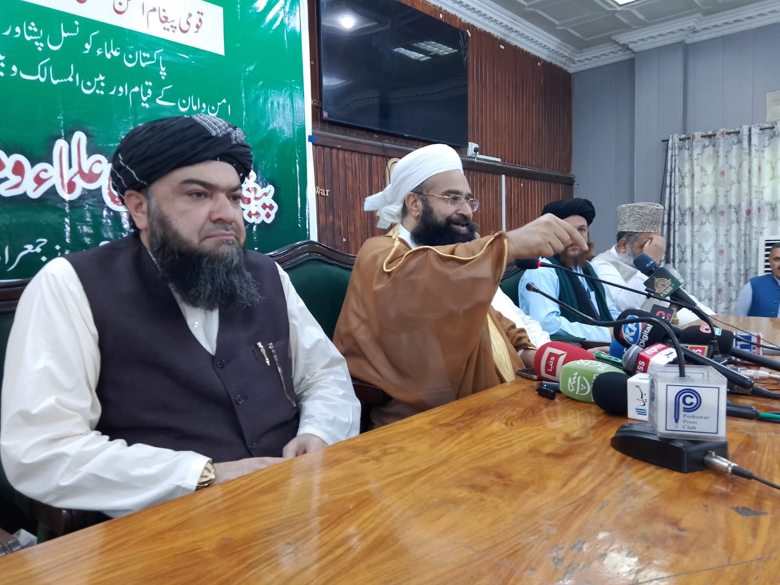 فیلڈ مارشل کی قیادت میں دنیا بڑی جنگ سے بچ گئی، طاہر اشرفی