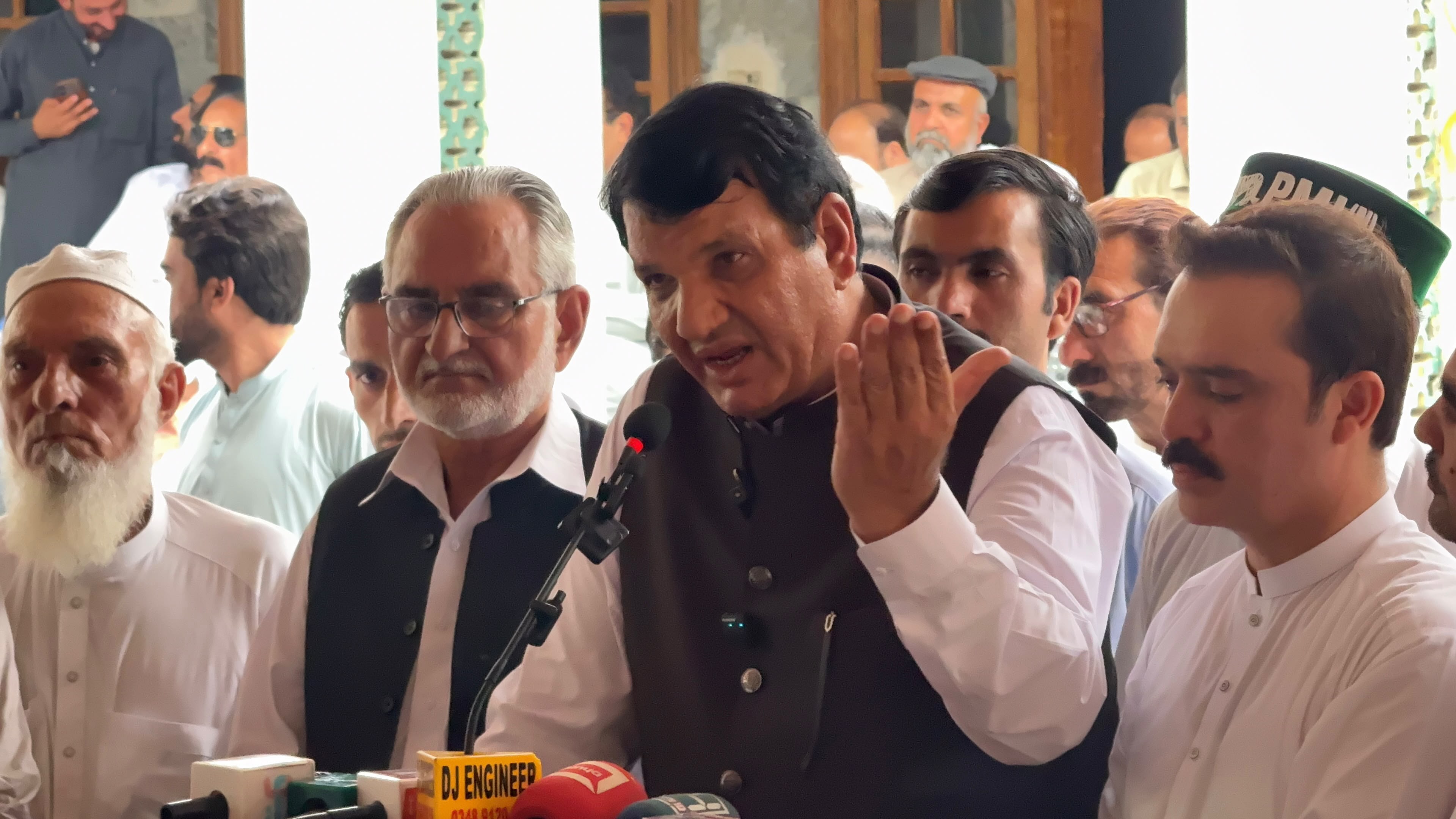 سابق فاٹا، پاٹا اور ملاکنڈ ڈویژن پر عائد ٹیکس فوری واپس لیے جائیں، امیر مقام
