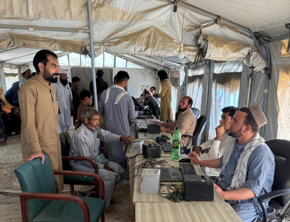 خیبر: افغان مہاجرین سے مبینہ رشوت لینے کے الزام میں ایس ایچ او اور اسسٹنٹ ایس ایچ او معطل